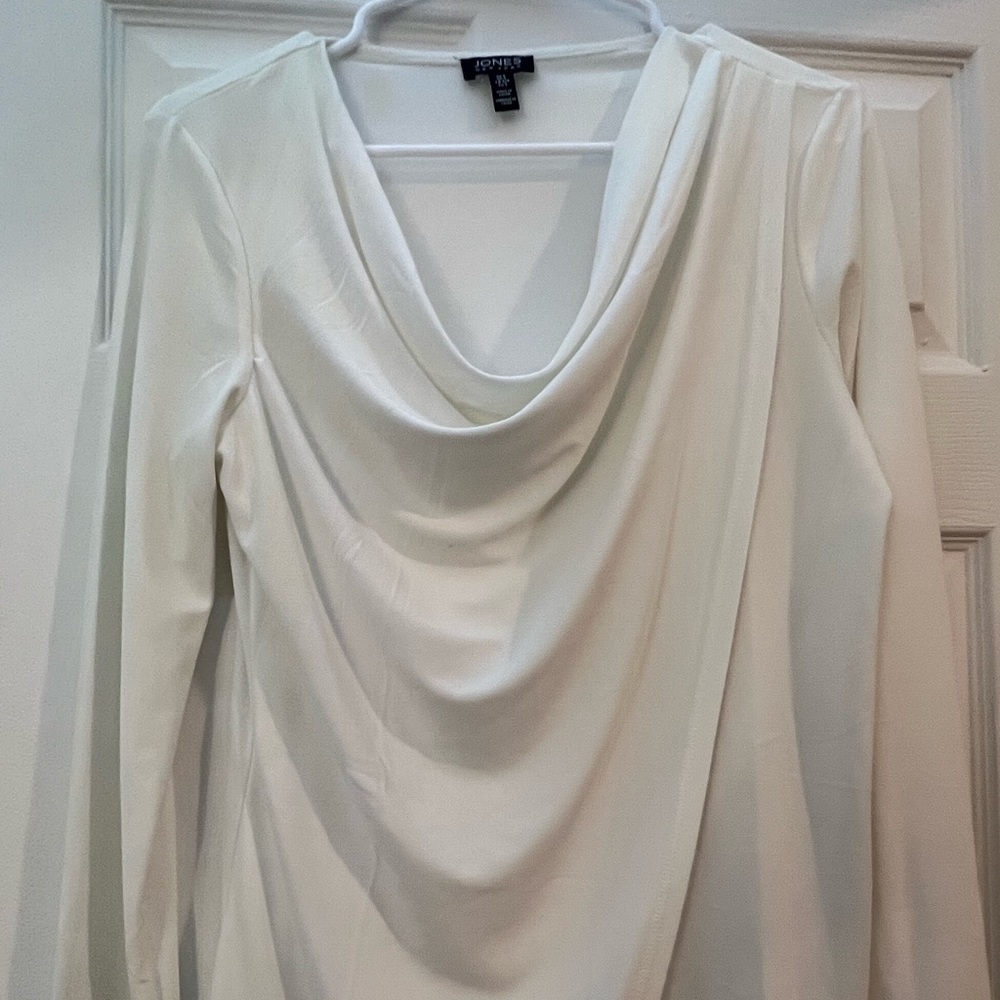 Jones NYC White long-sleeved blouse